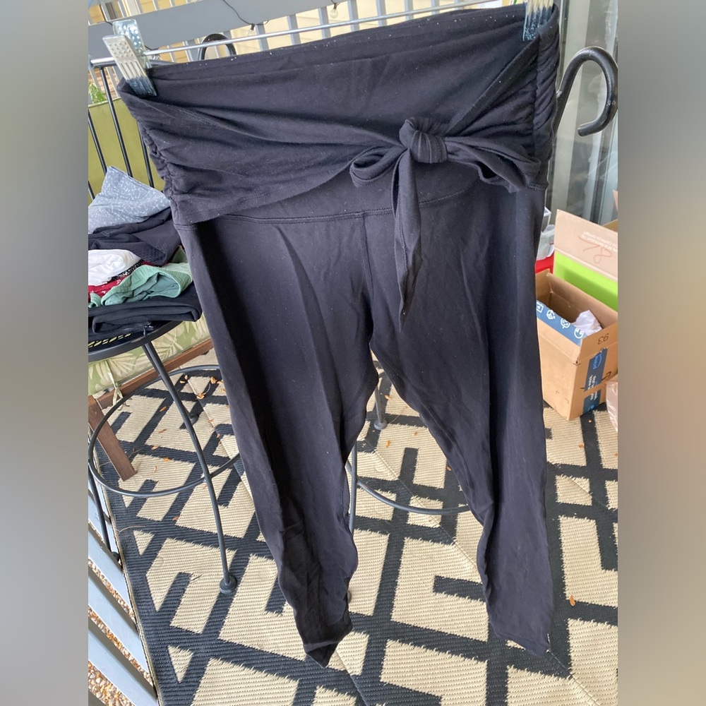 Lululemon Yoga Wrap Aligns Black